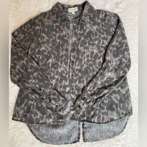 Cloth & Stone Split Back Button Shirt